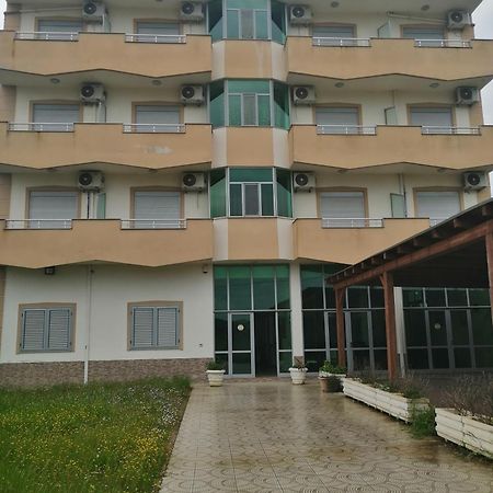 Risus Hotel 格勒姆 外观 照片