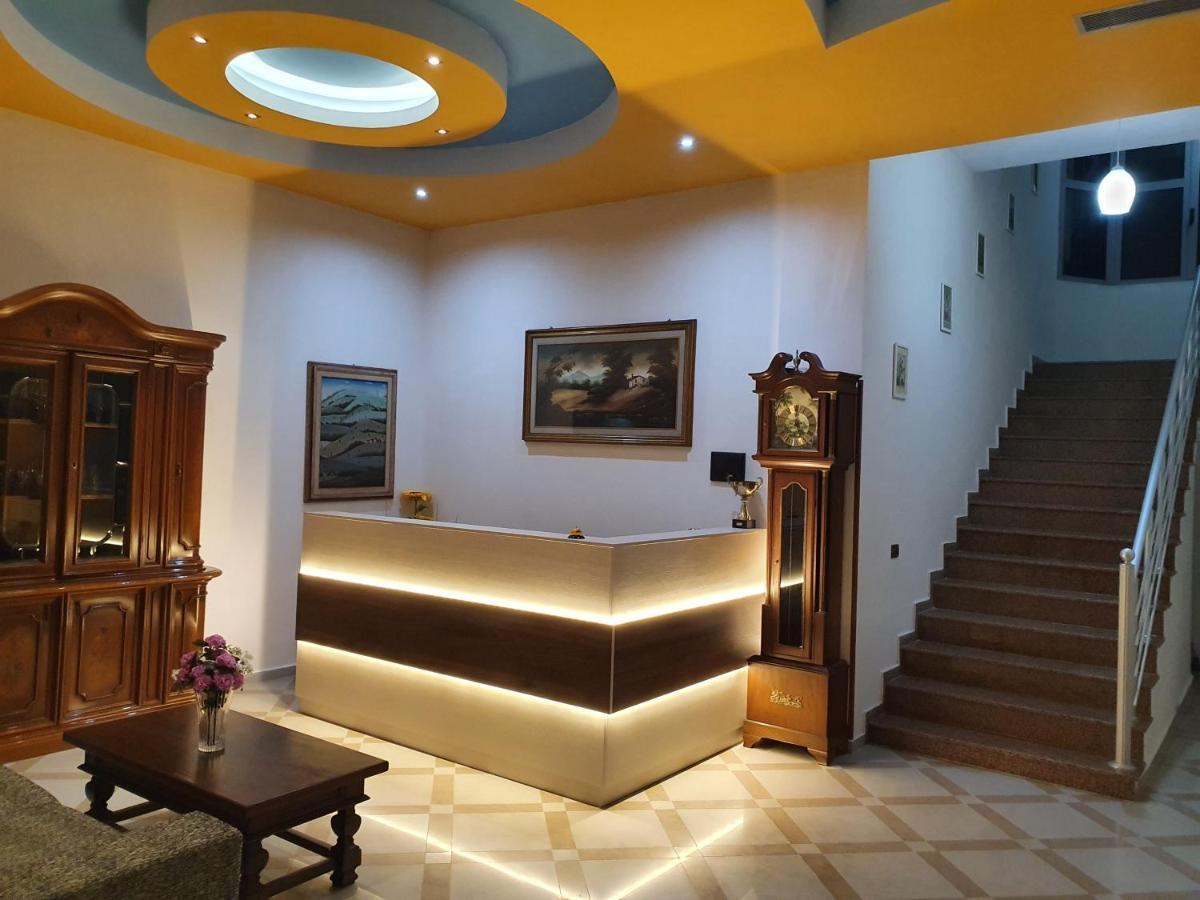 Risus Hotel 格勒姆 外观 照片